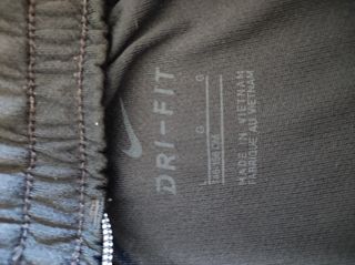 Pantalón corto Nike negro,talla 12-14 años