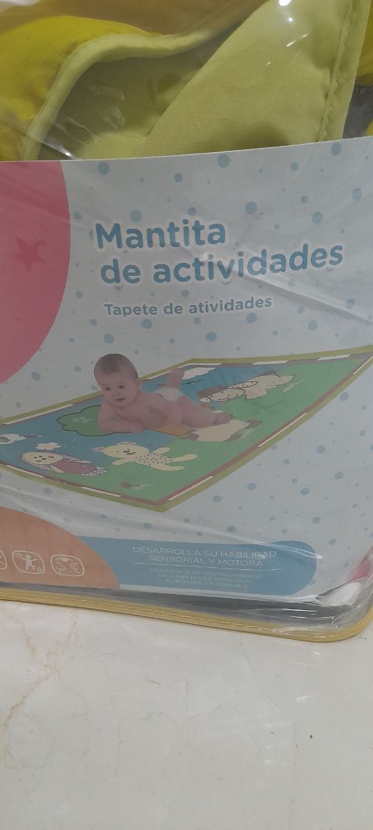 Mantita de actividades para bebé