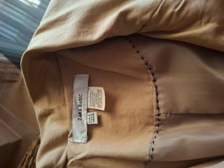 Trench beige con cinturón