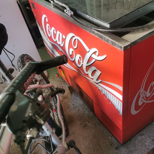 Nevera Coca-Cola totalmente