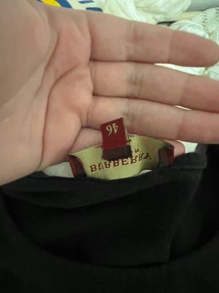 Camiseta Burberry con diamantes