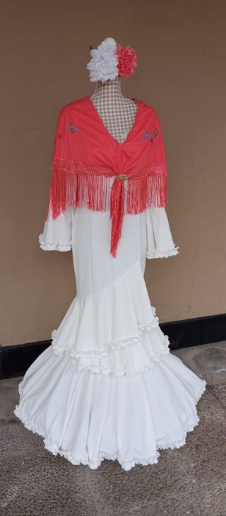 Traje de flamenca rojo y blanco