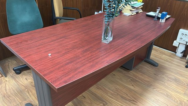 Mesa de despacho
180 cm de ancho 