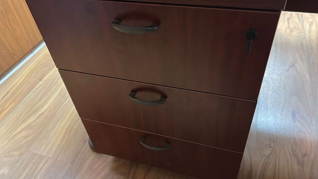 Mesa de despacho
180 cm de ancho 