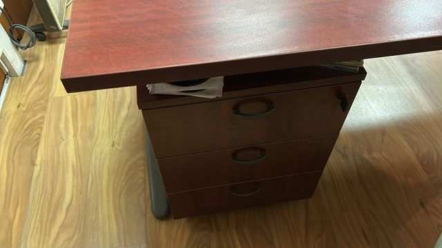 Mesa de despacho
180 cm de ancho 