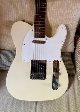 Squier by Fender Telecaster con mejoras
