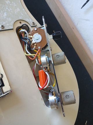 Squier by Fender Telecaster con mejoras