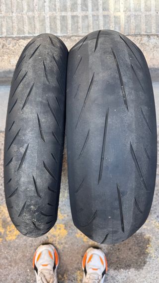 Bridgestone S22 Rueda Delantera y Trasera