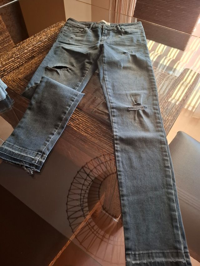 Vaqueros Negros Desgastados