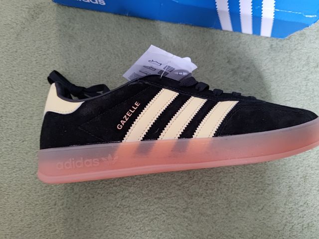 Adidas Gazelle Negras y Amarillas Talla 41 1/3