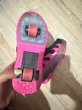Zapatillas con ruedas y luces , talla 34-35