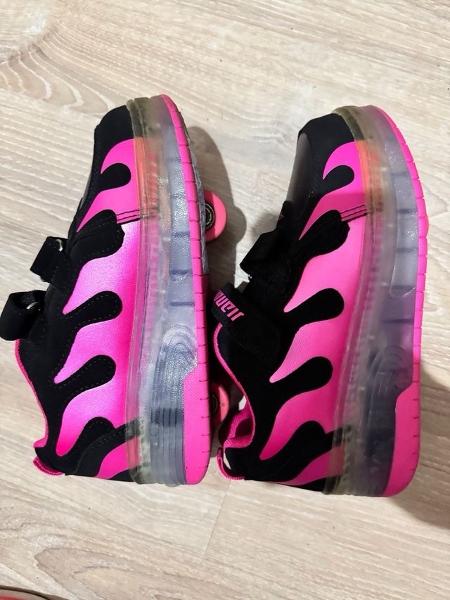 Zapatillas con ruedas y luces , talla 34-35