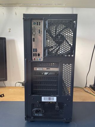 PC Gaming Negro, no es asus.
