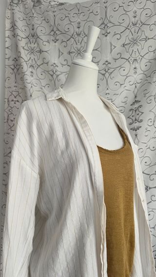 Conjunto Camisa Zara Blanca y Camiseta Dorada