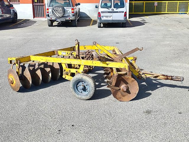 Grada Tractomotor 16 discos en V