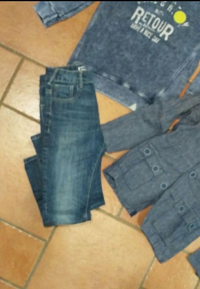 Set abbigliamento bambino con regalino omaggio.