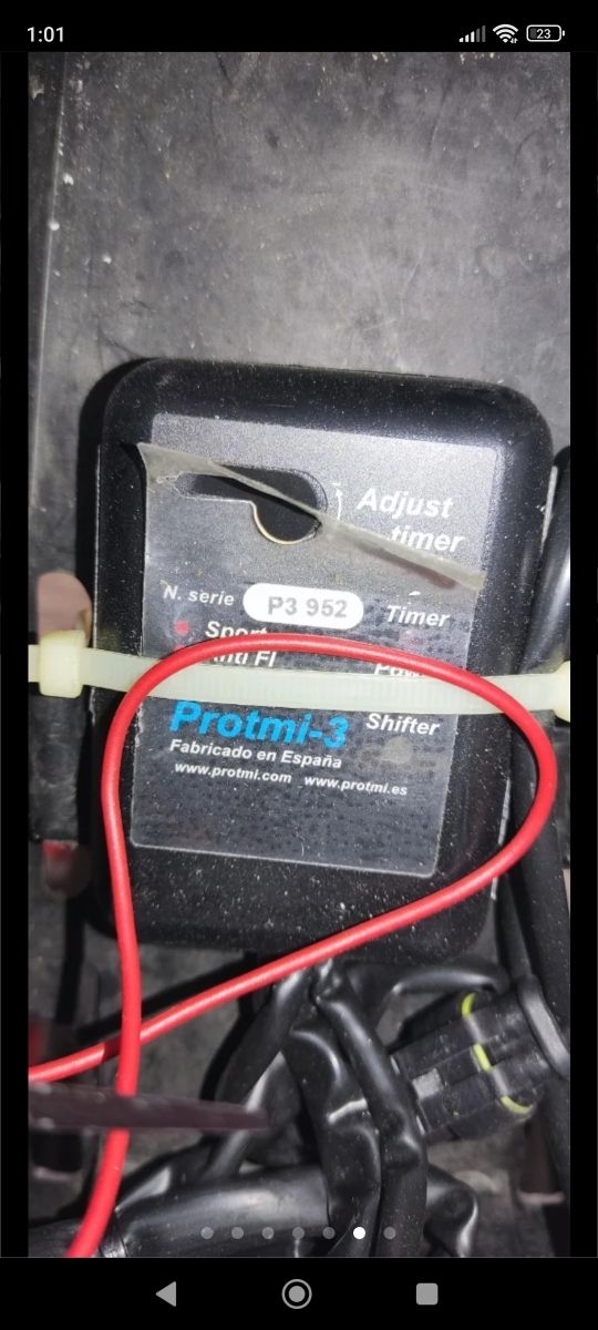 Moto de circuito Suzuki GSXR 600 K7.