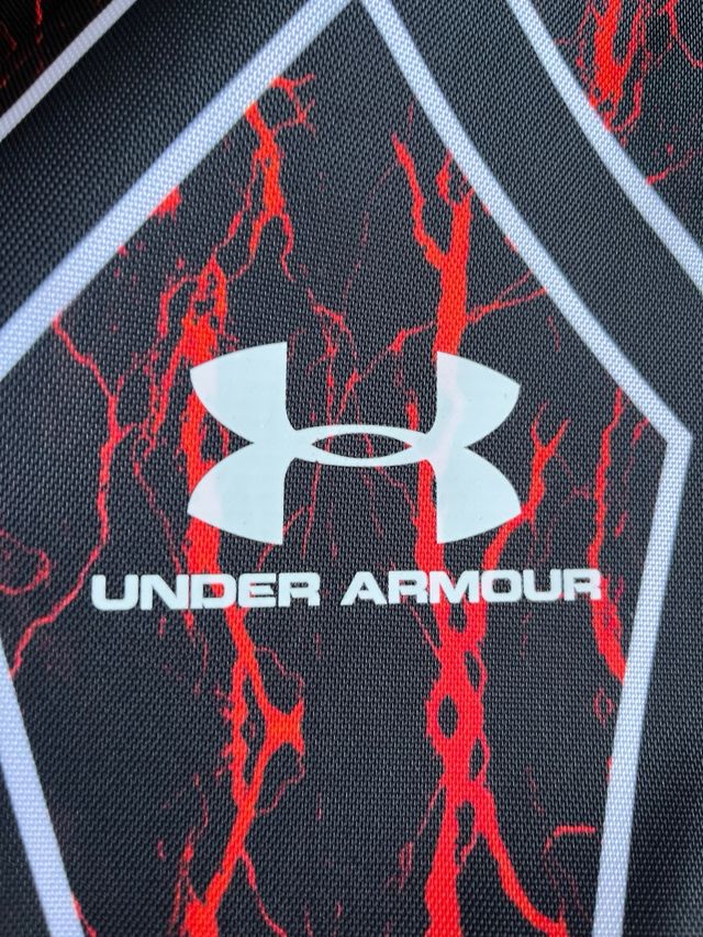 Mochila Under Armour Negra y Roja