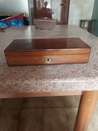 Scatola in legno vintage con serratura