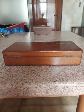 Scatola in legno vintage con serratura