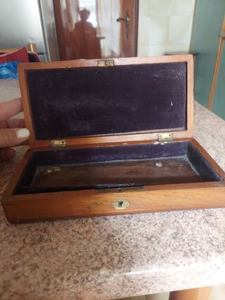 Scatola in legno vintage con serratura