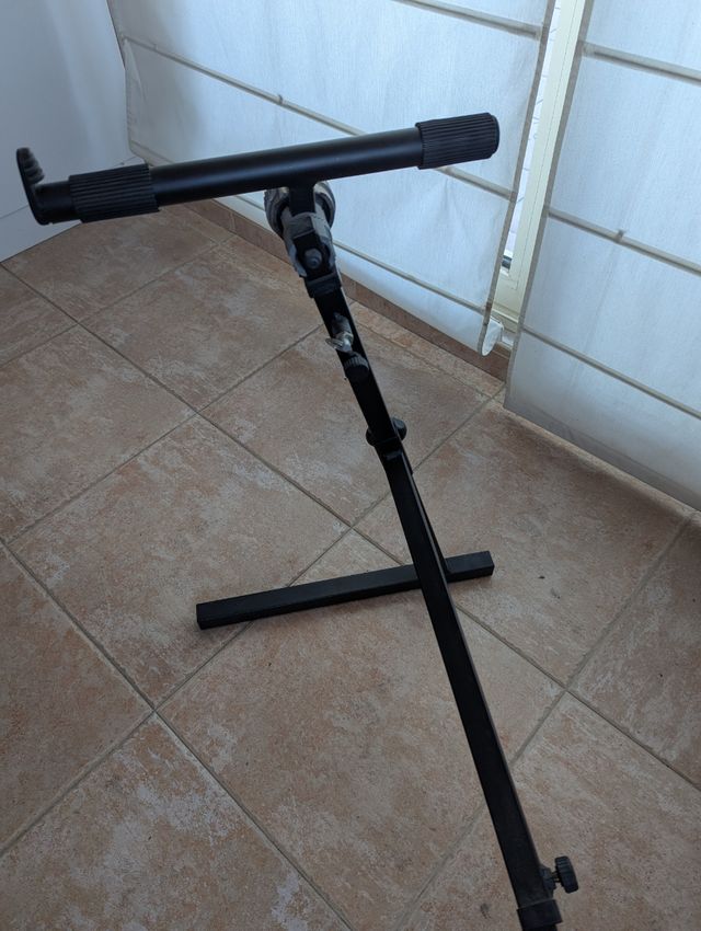 SOPORTE TECLADO BESPECO BP7RT