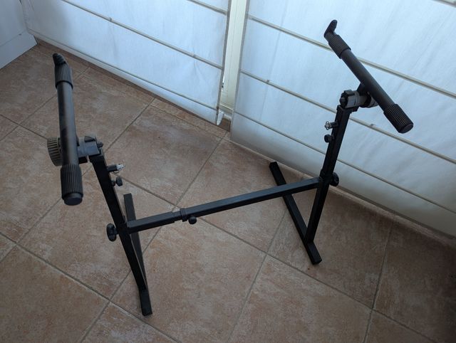 SOPORTE TECLADO BESPECO BP7RT