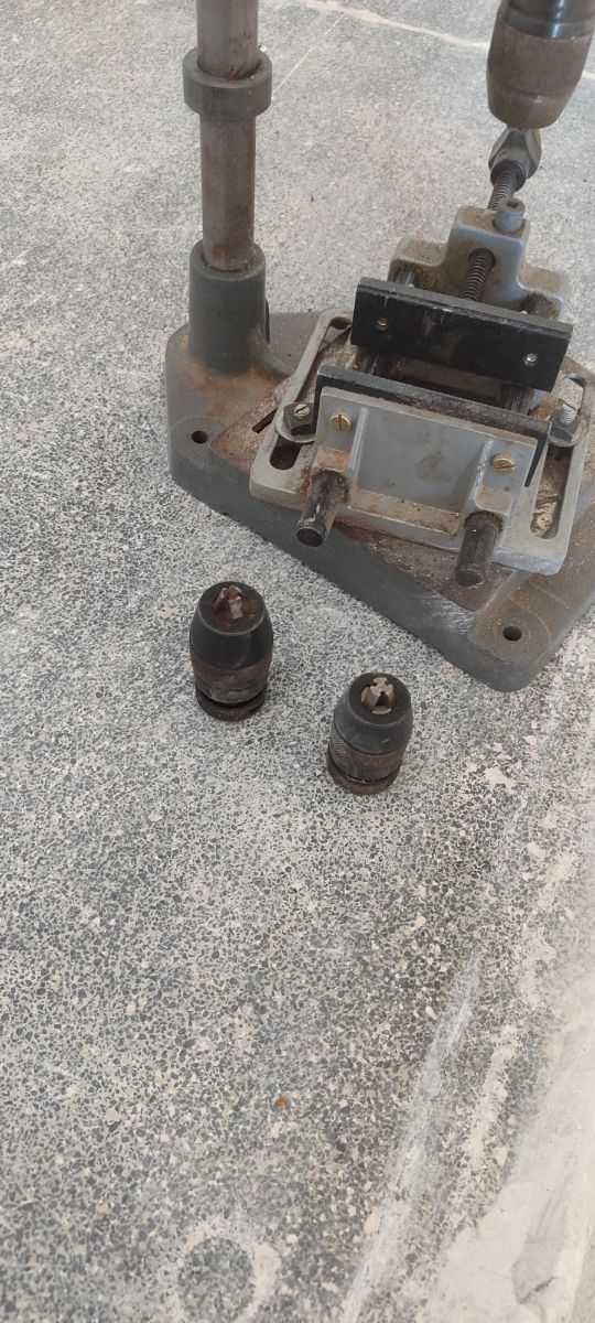 Taladro de columna HOLZ-HER
con dos mandriles