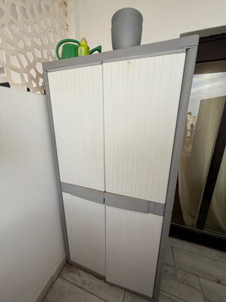 Armario de exterior plástico blanco y gris