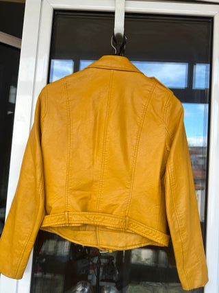 Cazadora de cuero negra