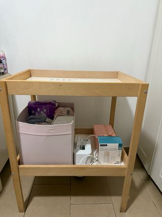 Cambiador de bebé de madera