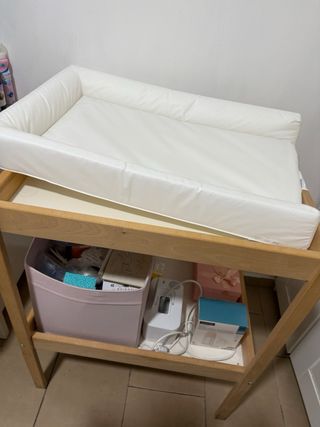 Cambiador de bebé de madera
