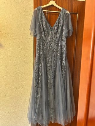 Vestido de fiesta azul con pedrería
