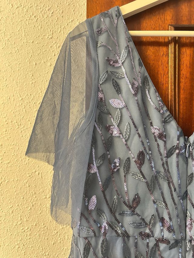 Vestido de fiesta azul con pedrería