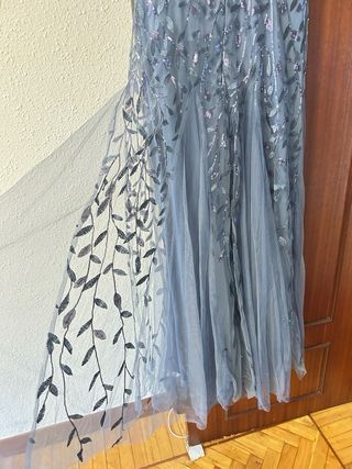 Vestido de fiesta azul con pedrería