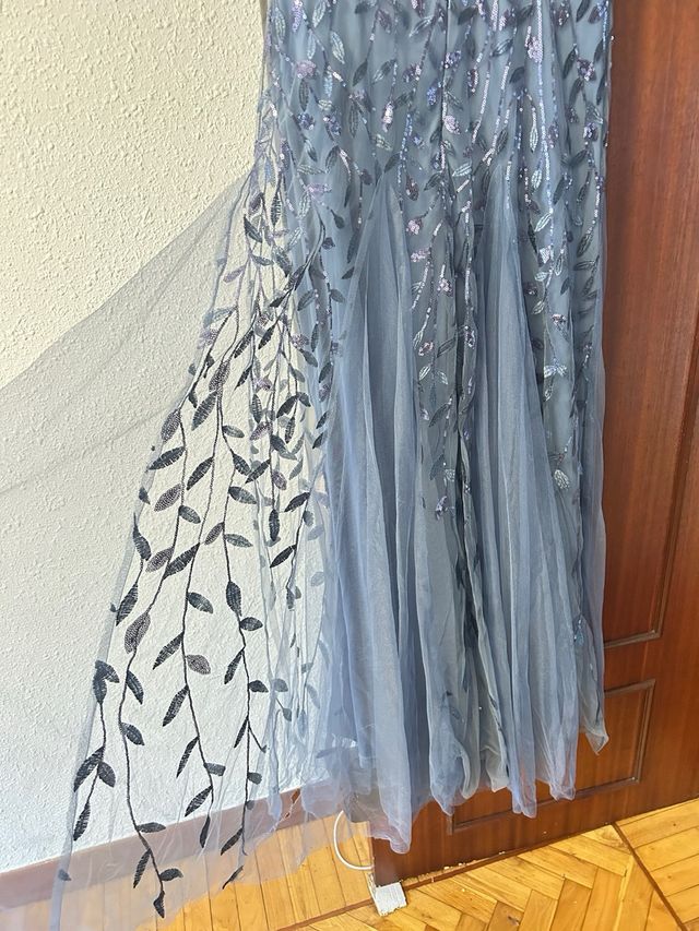 Vestido de fiesta azul con pedrería