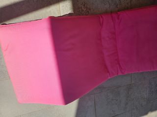 Tumbona de piscina rosa