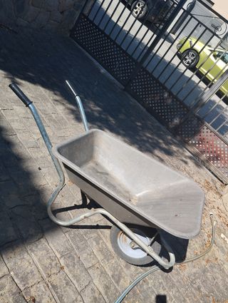 Carretilla de obra perfecto estado y rueda