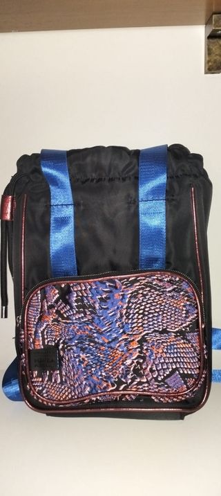 Bolso Negro con Estampado Serpiente