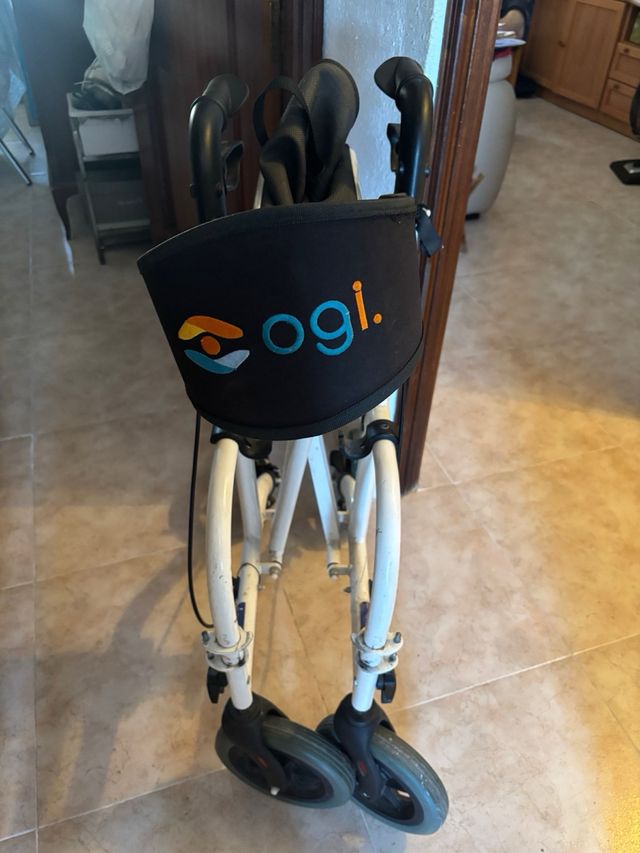 Andador 2 en 1 Silla de Ruedas Movilidad Reducida