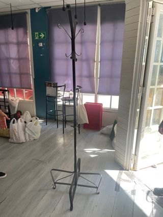 Perchero de pie Ikea de hierro negro