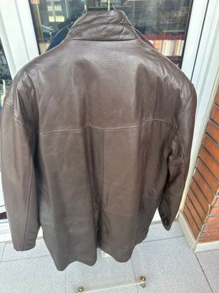 Cazadora de Piel Negra y Amarilla