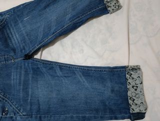 Peto vaquero con estampado