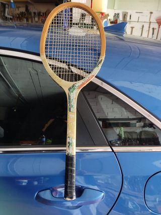 Raqueta de tenis de madera vintage