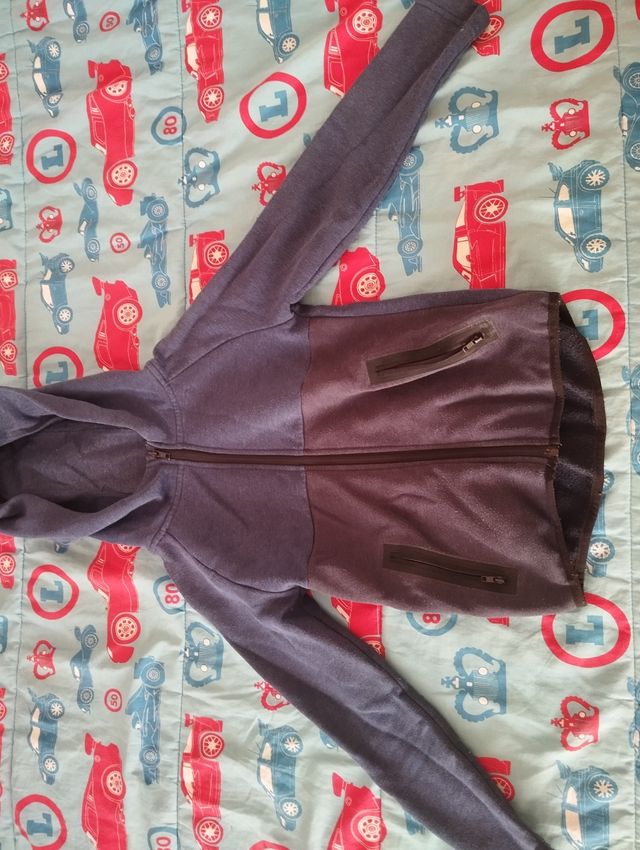 Sudadera con capucha y cremallera