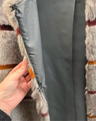 Chaleco pelo sintético rayas multicolor