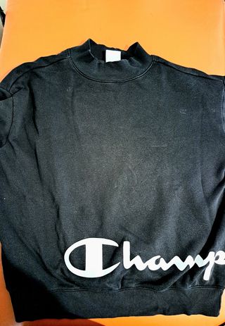 Tejano Levi's, Sudadera Champion, Falda Tennis 15€