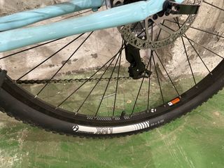 Bicicleta de montaña azul