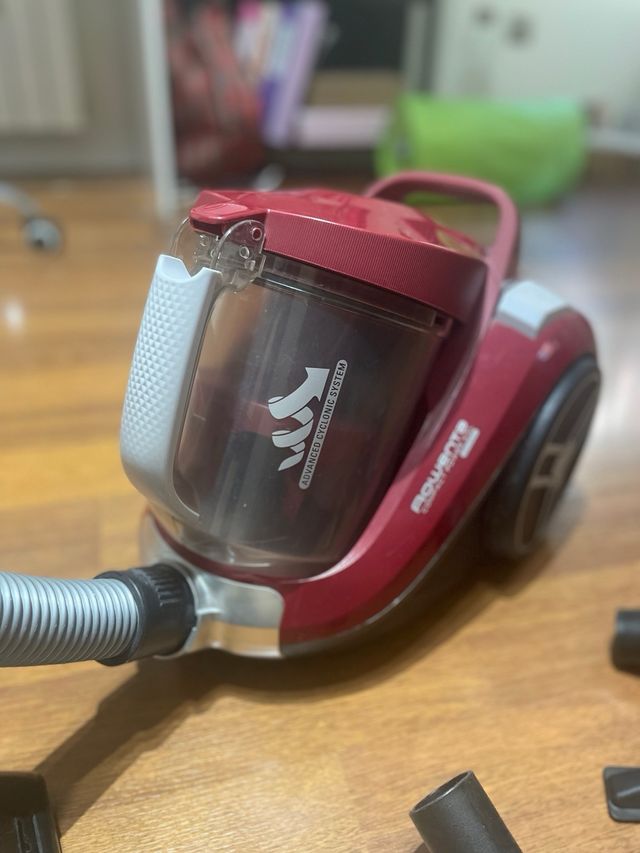 Aspiradora Rowenta con accesorios