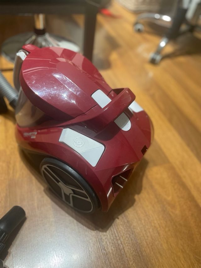 Aspiradora Rowenta con accesorios